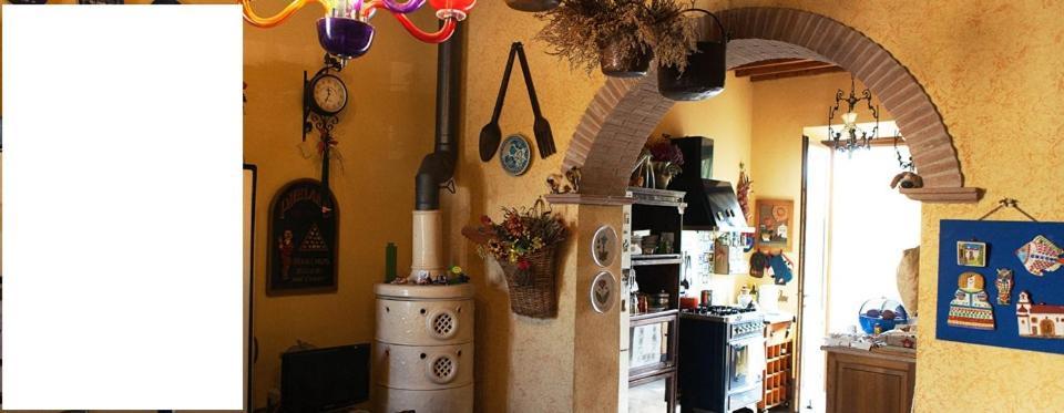 Al Piano Di Sopra Bed & Breakfast มาสซาโรซา ภายนอก รูปภาพ